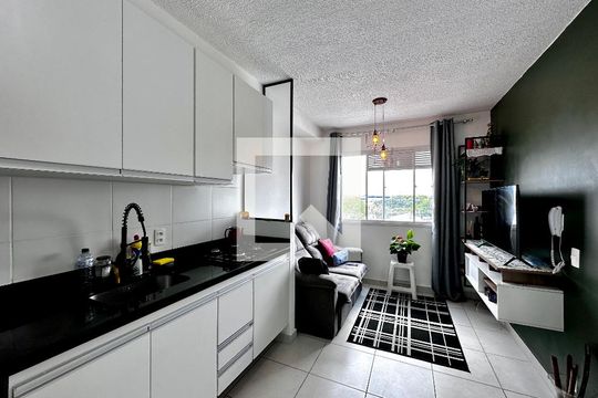Cozinha de apartamento para alugar com 2 quartos, 36m² em Vila Socorro, São Paulo