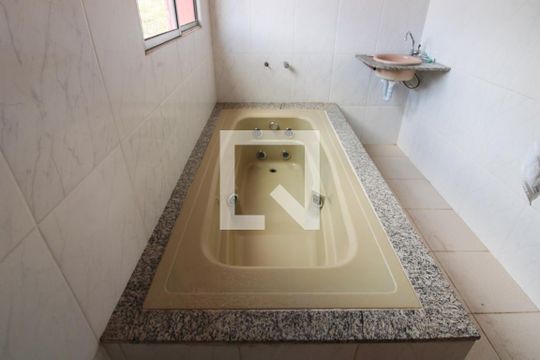 Banheiro da Suíte 2 de casa à venda com 5 quartos, 405m² em Céu Azul, Belo Horizonte