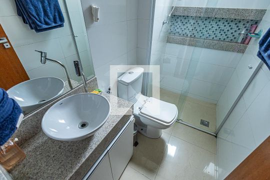 Banheiro de apartamento à venda com 3 quartos, 293m² em Planalto, Belo Horizonte
