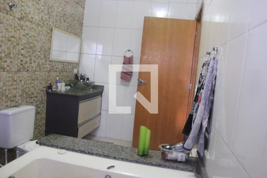 Banheiro da Suíte de casa para alugar com 3 quartos, 150m² em Residencial Parque Cumbica, Guarulhos