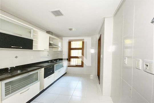 Cozinha de casa para alugar com 3 quartos, 190m² em Centro, São Leopoldo