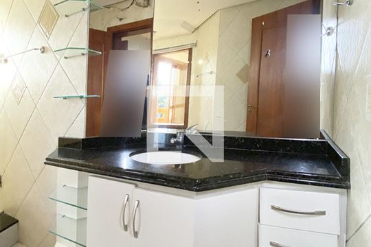 Banheiro da Suíte de casa para alugar com 3 quartos, 190m² em Centro, São Leopoldo