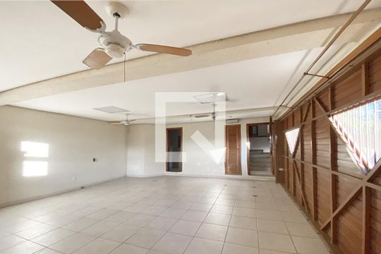 Garagem de casa para alugar com 3 quartos, 190m² em Centro, São Leopoldo