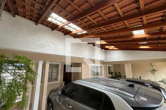 Garagem de casa à venda com 6 quartos, 334m² em Vila Guilhermina, São Paulo