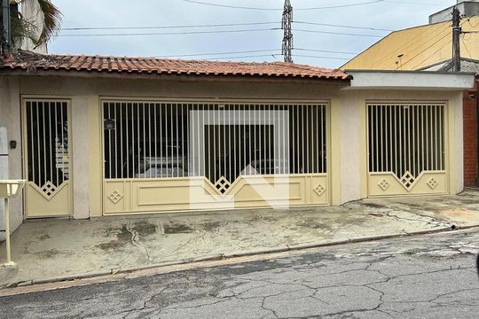 Fachada de casa à venda com 6 quartos, 334m² em Vila Guilhermina, São Paulo