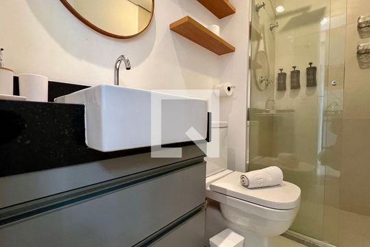 Banheiro de kitnet/studio à venda com 1 quarto, 25m² em Vila Mariana, São Paulo