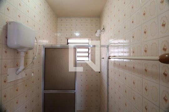 Banheiro de casa à venda com 3 quartos, 100m² em Niterói, Canoas