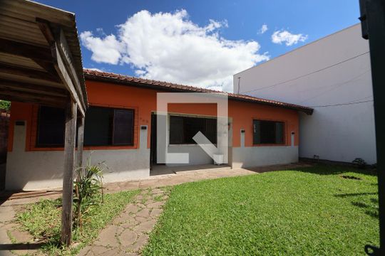 Área externa de casa à venda com 3 quartos, 100m² em Niterói, Canoas