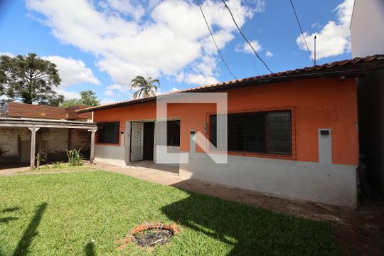 Área externa de casa à venda com 3 quartos, 100m² em Niterói, Canoas