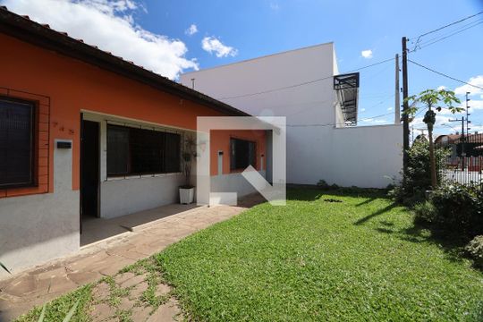 Área externa de casa à venda com 3 quartos, 100m² em Niterói, Canoas