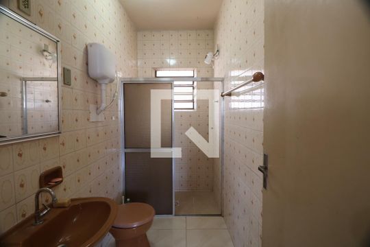 Banheiro de casa à venda com 3 quartos, 100m² em Niterói, Canoas