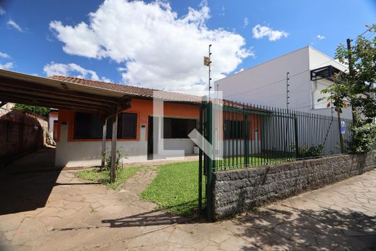 Fachada de casa à venda com 3 quartos, 100m² em Niterói, Canoas