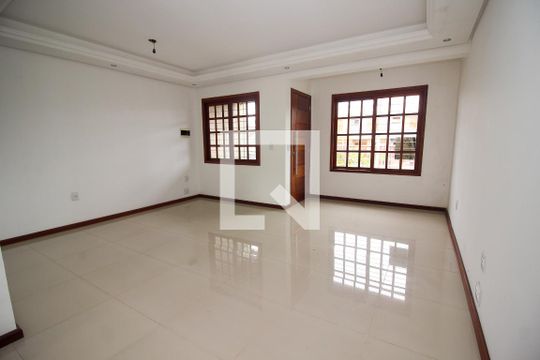 Sala de casa à venda com 3 quartos, 117m² em Guarujá, Porto Alegre