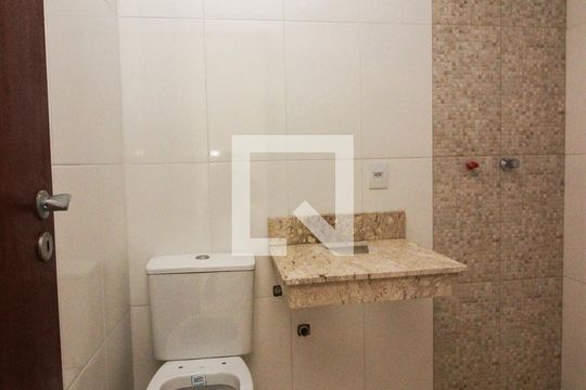 Banheiro da Suíte de casa à venda com 3 quartos, 117m² em Guarujá, Porto Alegre