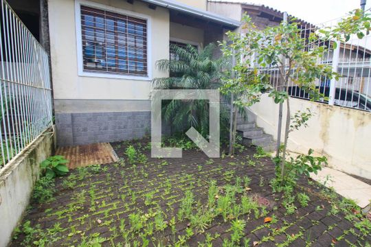 Garagem de casa à venda com 3 quartos, 117m² em Guarujá, Porto Alegre