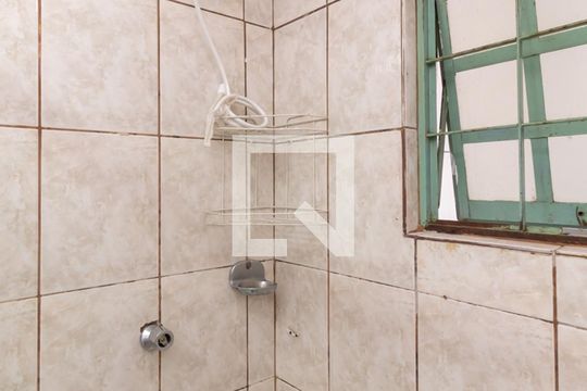 Banheiro de casa para alugar com 1 quarto, 50m² em Vila Santa Maria, São Paulo