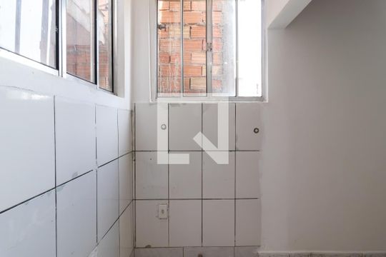 Cozinha e Área de Serviço de casa para alugar com 1 quarto, 50m² em Vila Santa Maria, São Paulo