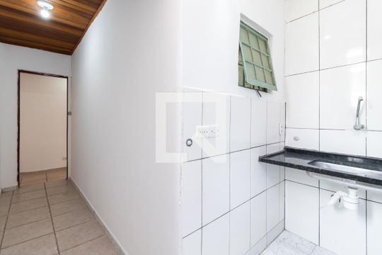Cozinha e Área de Serviço de casa para alugar com 1 quarto, 50m² em Vila Santa Maria, São Paulo