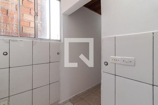 Cozinha e Área de Serviço de casa para alugar com 1 quarto, 50m² em Vila Santa Maria, São Paulo