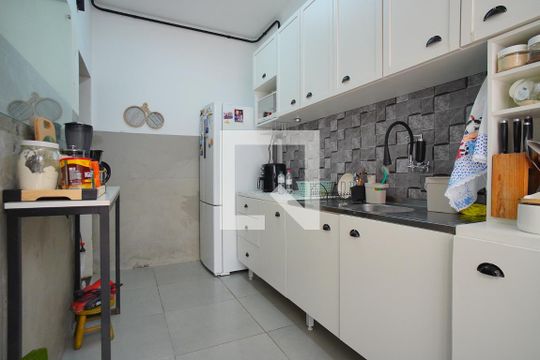 Cozinha de apartamento para alugar com 1 quarto, 58m² em São Geraldo, Porto Alegre