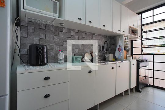Cozinha de apartamento para alugar com 1 quarto, 58m² em São Geraldo, Porto Alegre