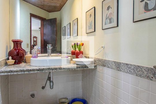 Lavabo de casa de condomínio para alugar com 3 quartos, 600m² em Itanhangá, Rio de Janeiro