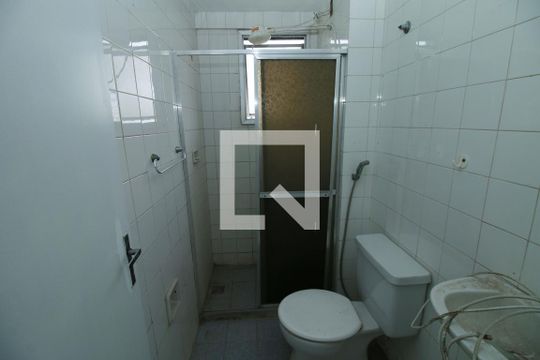 Banheiro de apartamento à venda com 2 quartos, 56m² em Vaz Lobo, Rio de Janeiro