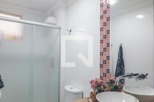 Banheiro de apartamento à venda com 3 quartos, 69m² em Jardim Santo André, Santo André