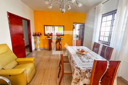 Sala de casa à venda com 4 quartos, 230m² em Jardim América, Belo Horizonte