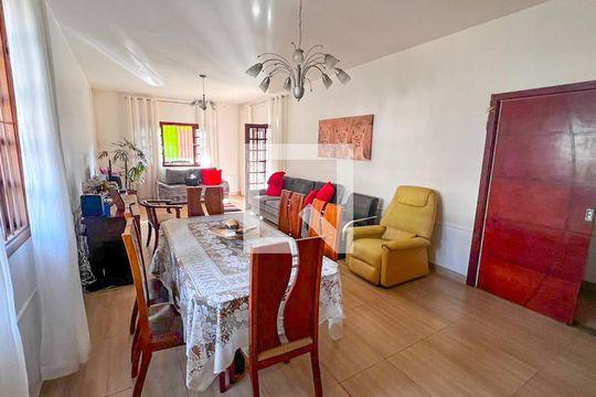 Sala de casa à venda com 4 quartos, 230m² em Jardim América, Belo Horizonte
