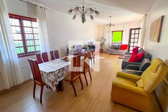 Sala de casa à venda com 4 quartos, 230m² em Jardim América, Belo Horizonte