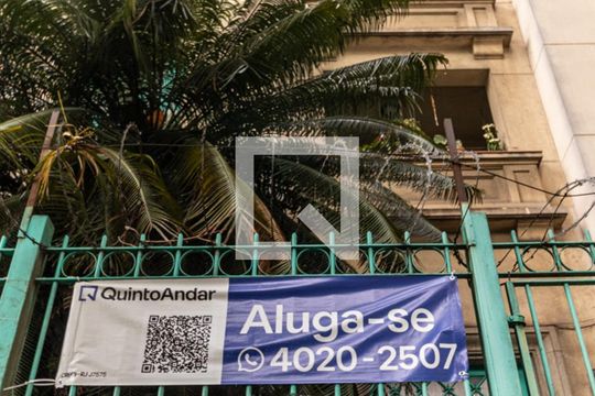 Plaquinha de apartamento para alugar com 2 quartos, 102m² em Consolação, São Paulo