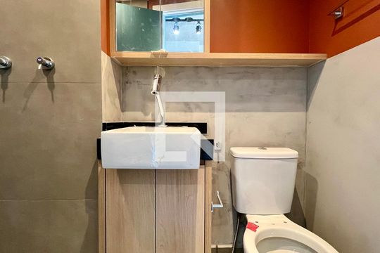 Banheiro de kitnet/studio à venda com 1 quarto, 28m² em Cerqueira César, São Paulo