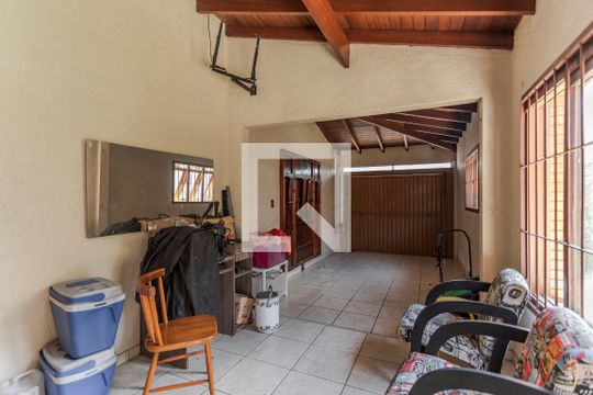 Garagem de casa à venda com 2 quartos, 120m² em Sarandi, Porto Alegre