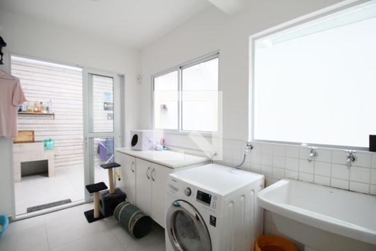Área de Serviço de casa à venda com 3 quartos, 118m² em Vila Sonia, São Paulo