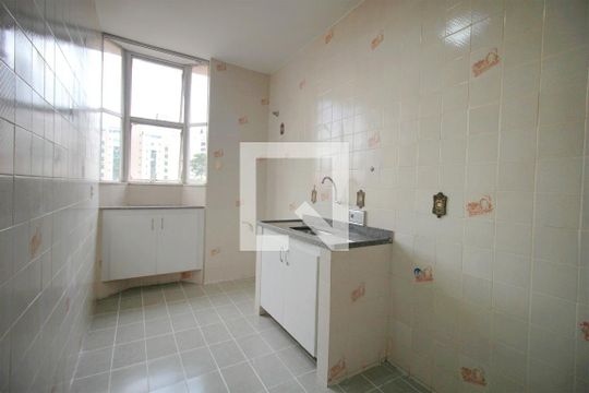 Cozinha de apartamento para alugar com 3 quartos, 90m² em Horto Florestal, Belo Horizonte
