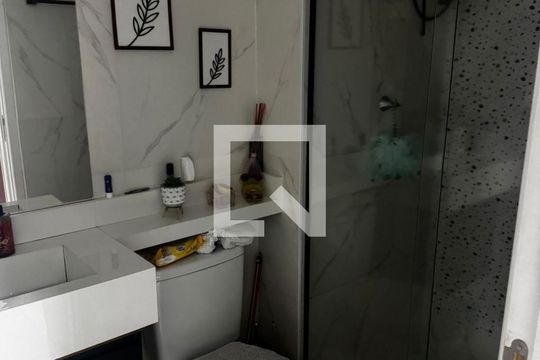 Banheiro de apartamento para alugar com 1 quarto, 29m² em Parque Vitória, São Paulo