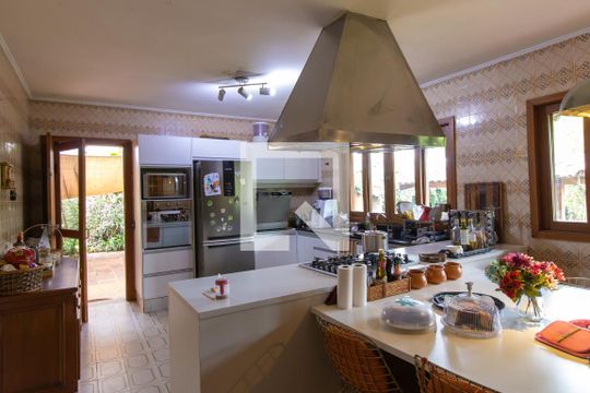 Cozinha de casa para alugar com 6 quartos, 600m² em Vila Santo Antônio, Cotia