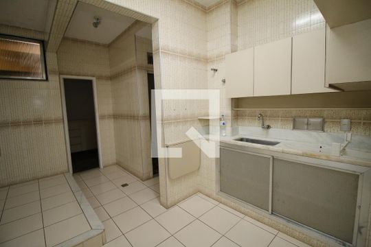 Cozinha de apartamento à venda com 2 quartos, 84m² em Bonsucesso, Rio de Janeiro