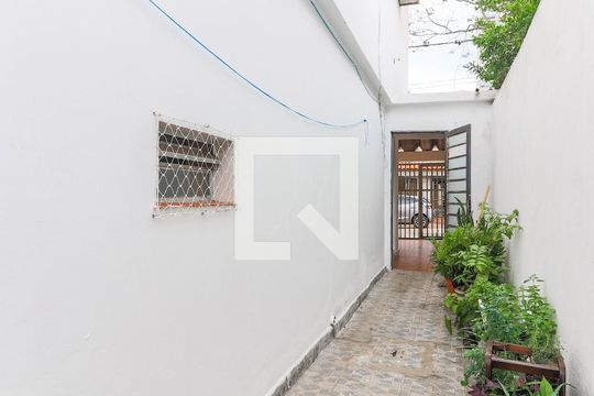 Corredor Lateral de casa à venda com 2 quartos, 100m² em Brooklin, São Paulo