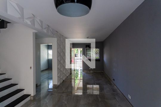 Sala de casa de condomínio à venda com 4 quartos, 133m² em Vila São Pedro, Santo André