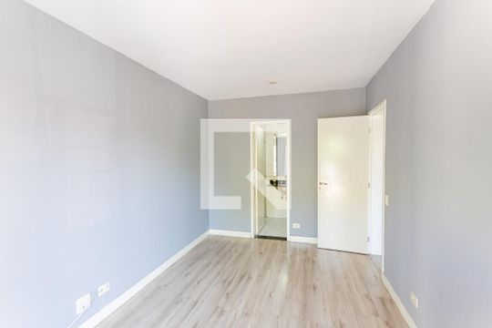 Suíte de casa de condomínio à venda com 4 quartos, 133m² em Vila São Pedro, Santo André