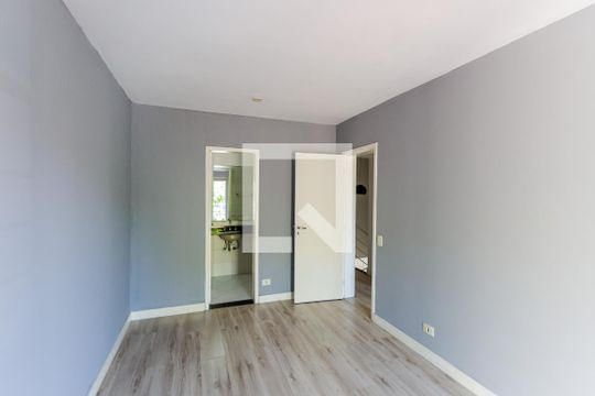 Suíte de casa de condomínio à venda com 4 quartos, 133m² em Vila São Pedro, Santo André
