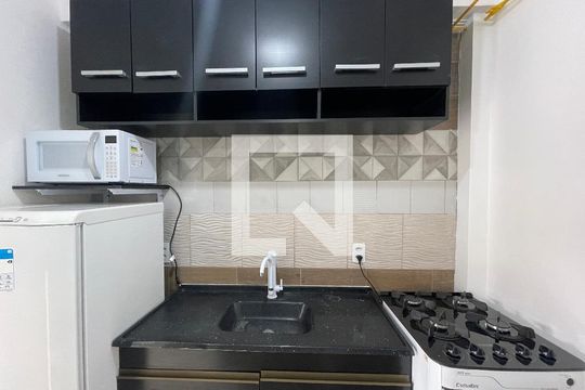 Cozinha de apartamento para alugar com 1 quarto, 38m² em Vila Butantã, São Paulo