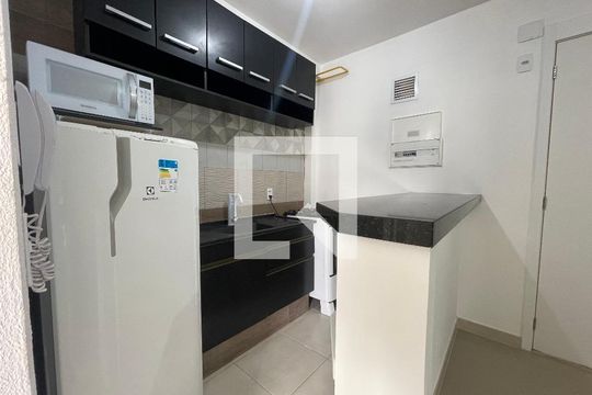 Cozinha de apartamento para alugar com 1 quarto, 38m² em Vila Butantã, São Paulo
