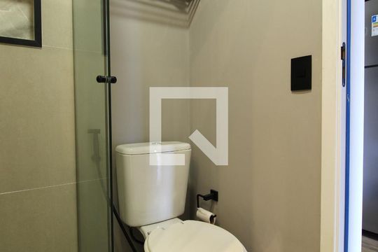 Banheiro de kitnet/studio à venda com 1 quarto, 25m² em Indianópolis, São Paulo