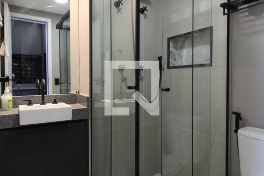 Banheiro de kitnet/studio à venda com 1 quarto, 25m² em Indianópolis, São Paulo