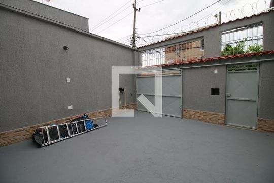 Quintal e garagem de casa para alugar com 2 quartos, 90m² em Irajá, Rio de Janeiro