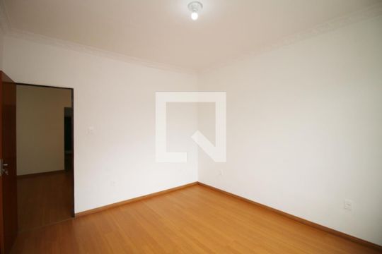 Quarto 1 de casa para alugar com 2 quartos, 90m² em Irajá, Rio de Janeiro