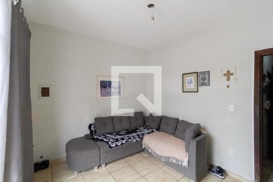 Sala de casa à venda com 3 quartos, 220m² em Santa Terezinha, Belo Horizonte